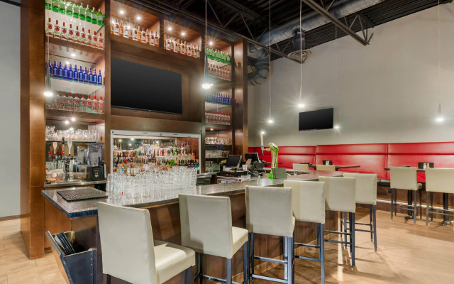 Clarion Hotel & Suites