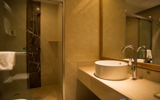 Vienna Hotel Yantai Taishan Road Branch – Bathroom – Yantai