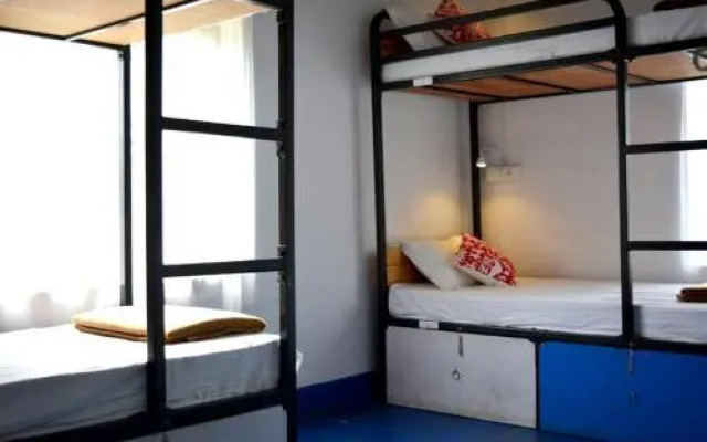 HosteLaVie Varanasi