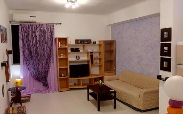 Small apartment 10 min (walk) from Piraeus port
