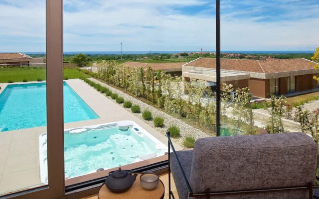 Enticing Holiday Home in Brtonigla with Hot Tub