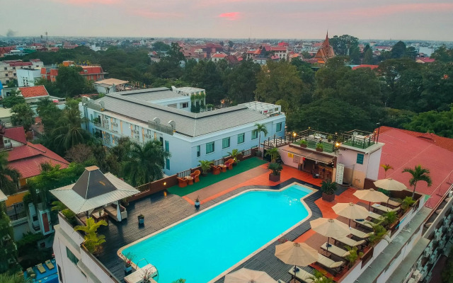City River Hotel