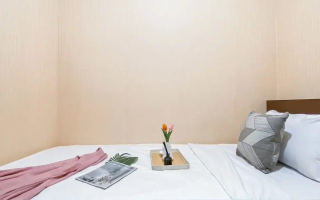 Comfy And Homey 2Br At Green Pramuka City Apartment