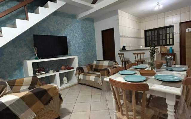 A 500 m Praia Maranduba, casa 2 quartos em Condomínio