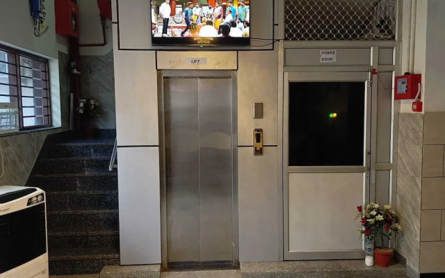 Shri Girraj Residency