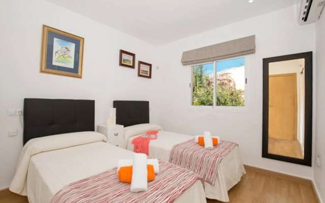 Chalet With 2 Bedrooms in Alcúdia, With Wonderful Lake View, Private P - Hotel in Alcudia - Photo 4