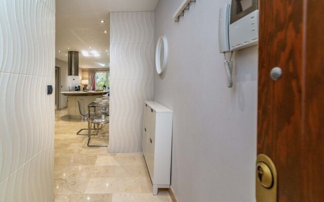 Chic Oasis on the Coast