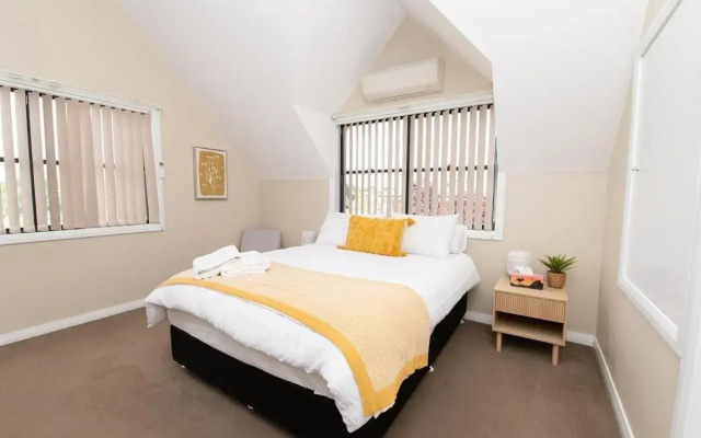 Phillip Villa, Modern & Fresh, Close to Town, Free Wifi