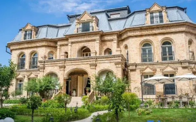Yining Huatian Yunxuan Homestay (Kazanqi Folk Custom Tourism Area Branch)