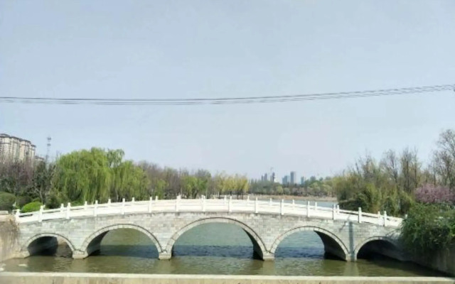 Jiayi Hotel (Jinan High-tech Zone Suncun New Area)