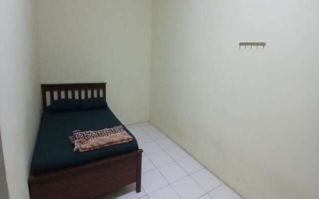 OYO 93861 Adinda Guest House Syariah