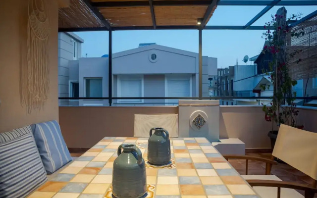 Elegant City Apartment - 250m From Solomos Square
