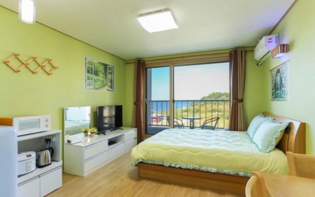 Sokcho Santorini Pension