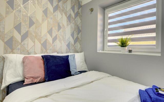 Modern 2BR House & Private Parking & Kid-friendly