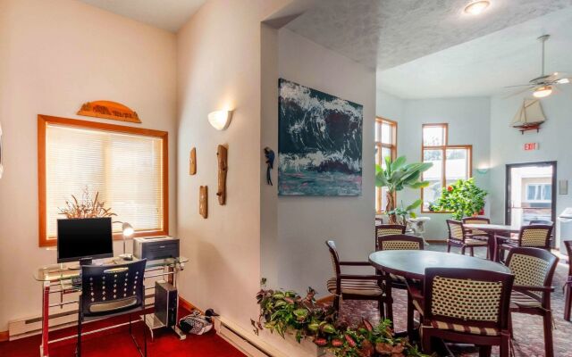 Econo Lodge Lakeshore