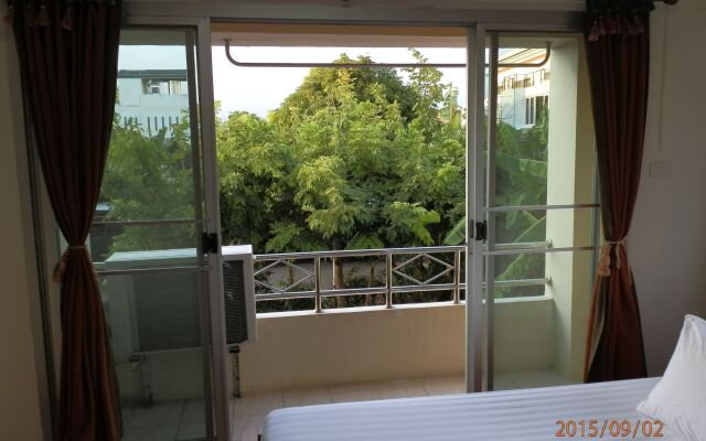 Sandy Serviced Apartment