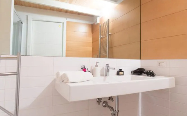 Travel & Stay - Parione