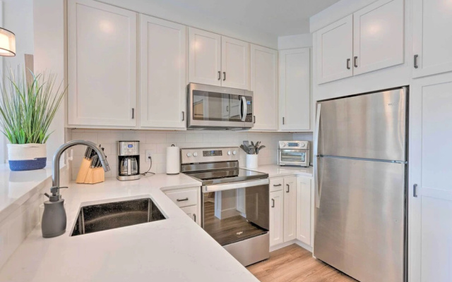 Traverse City Townhome: Walk to Beach!