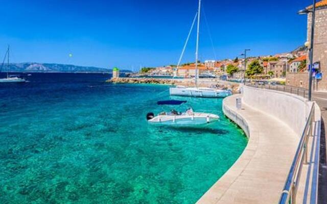 Seaview Apartment With Large Terrace Bol