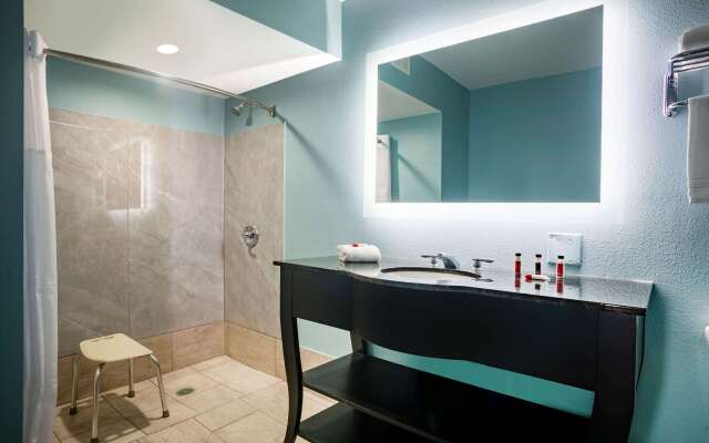 Super 8 by Wyndham Mobile I-65