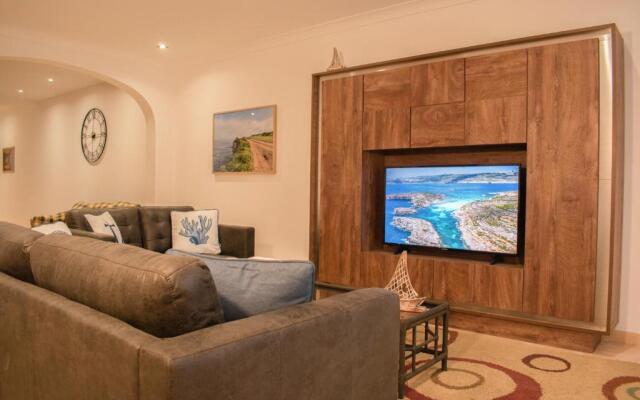 Spacious 3 bedroom apartment in Marsascala