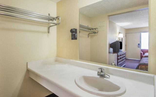 Relax Inn by OYO Columbus OH I 70