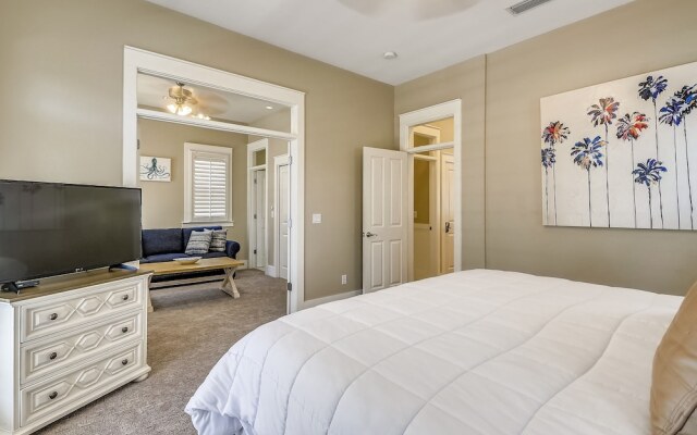 Paradise Pointe - Gorgeous 4 BR home with pool by RedAwning