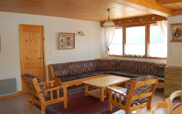 Spacious Holiday Home Near Center of Champagny