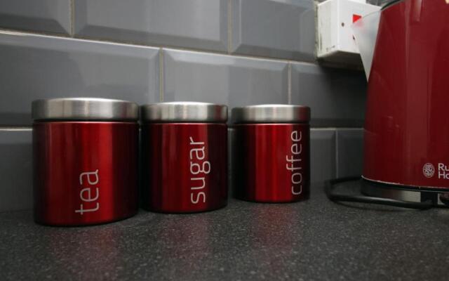 4 Bed Flat - Sleeps 4 - Parking - Wifi