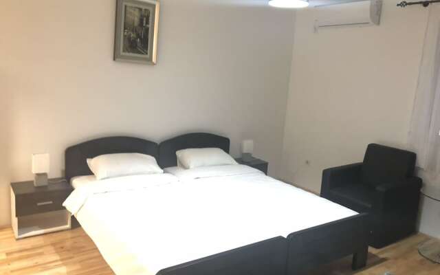 Airport Rest Apartments