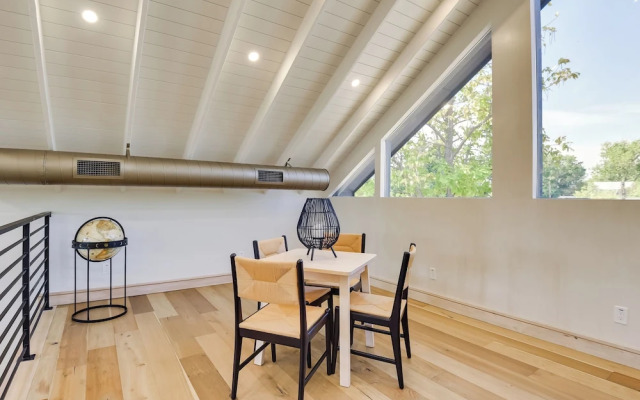 Waterfront Granbury Home w/ Electric Fireplace!