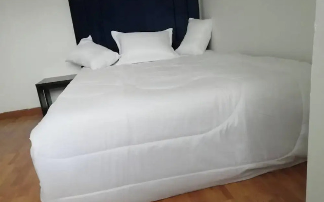 Room in Guest Room - Close to the Family Embassy 1