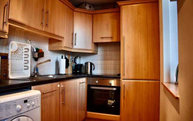 Spacious Ifsc 2 Bedroom Flat With Balcony