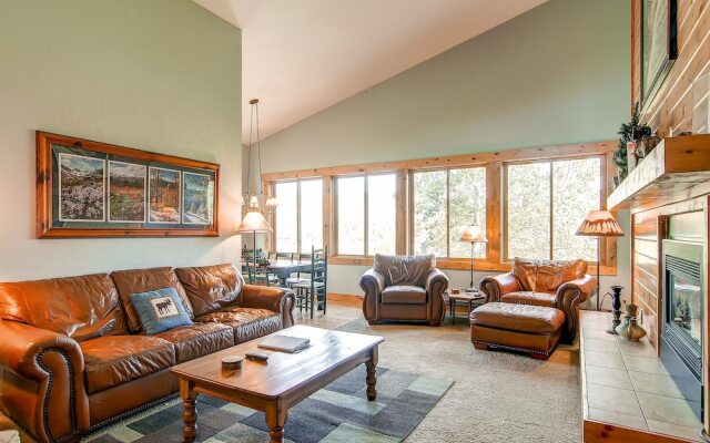 Ski Hill 32 2 Bedroom 1 Loft Condo by RedAwning