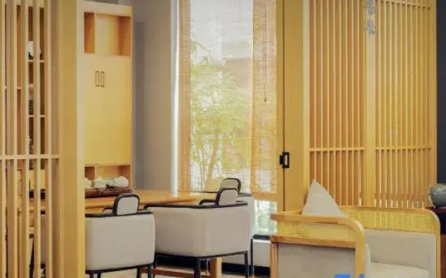 G Joyful Chujian Hotel (Mengzi Station)