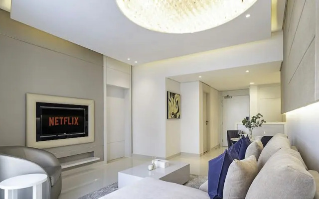 LUX The Voleo Canal View Suite