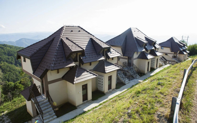 Dvori Sky View E13 Kopaonik - free private parking