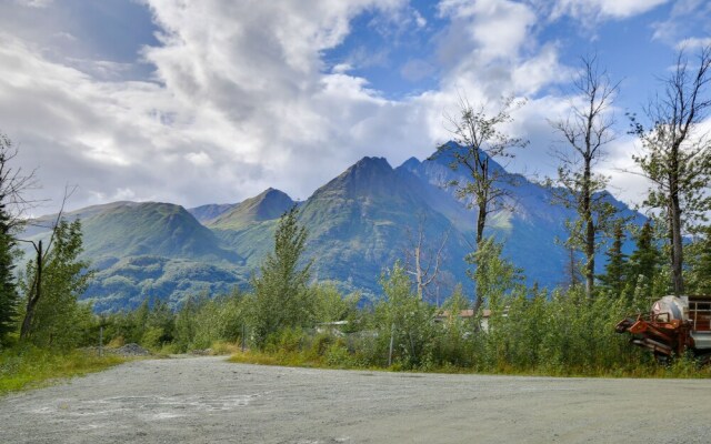Palmer Getaway w/ Mountain Views & Fire Pit!