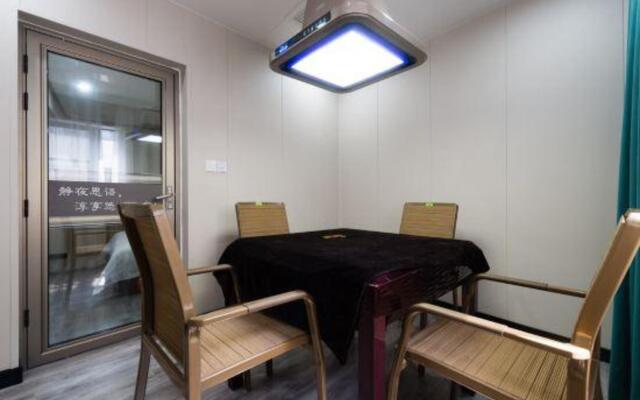 Family Inn Xuchang Railway Station