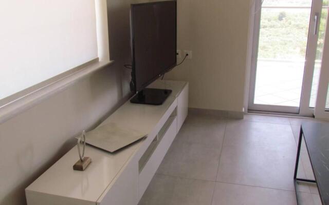 Beautiful 3-bed House in Chania With Garden