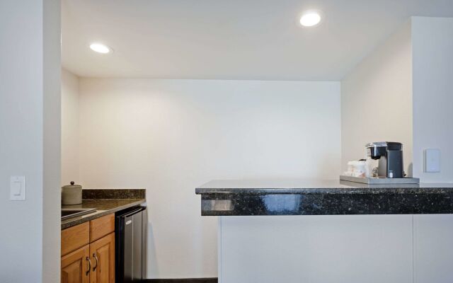 The Lux Hotel & Conference Center, an Ascend Collection Hotel