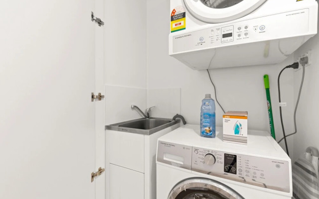 South Brisbane 2 Bedrooms Apartment with Free Parking by KozyGuru