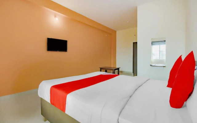 P N K Suites by OYO Rooms