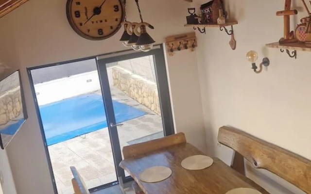 Shadesofblue M & M Sleeps 4 With Pool