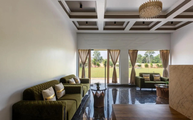 Paramount Riverfront Resort & Spa