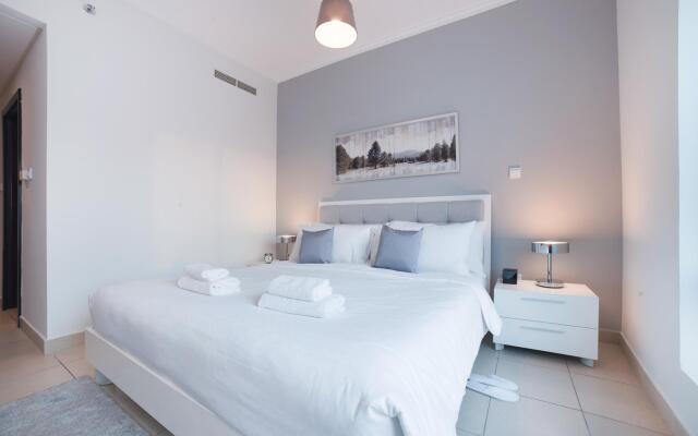 Upgraded Apartment w Stunning Burj Khalifa View