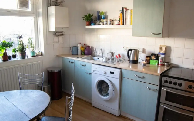 1 Bedroom Flat near DLR