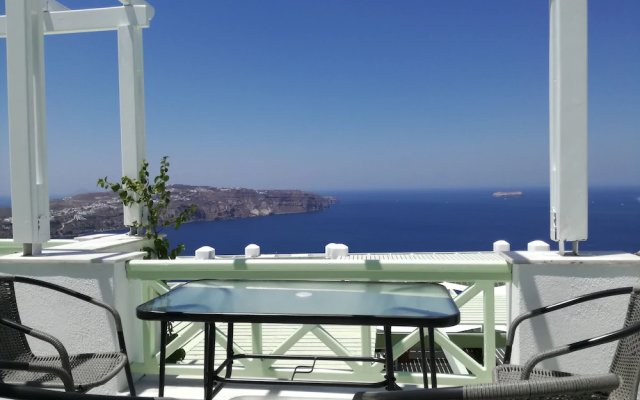 Santorini Cliffs Hotel