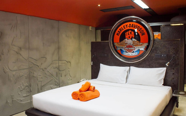 Nicky's Handlebar Hotel