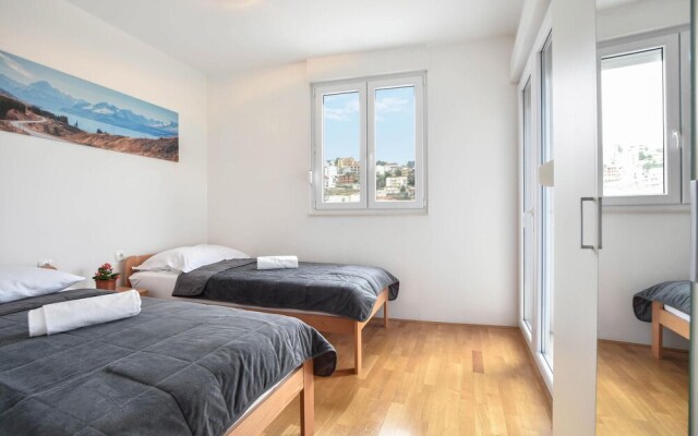 Amazing apartment in Podstrana w/ WiFi and 2 Bedrooms